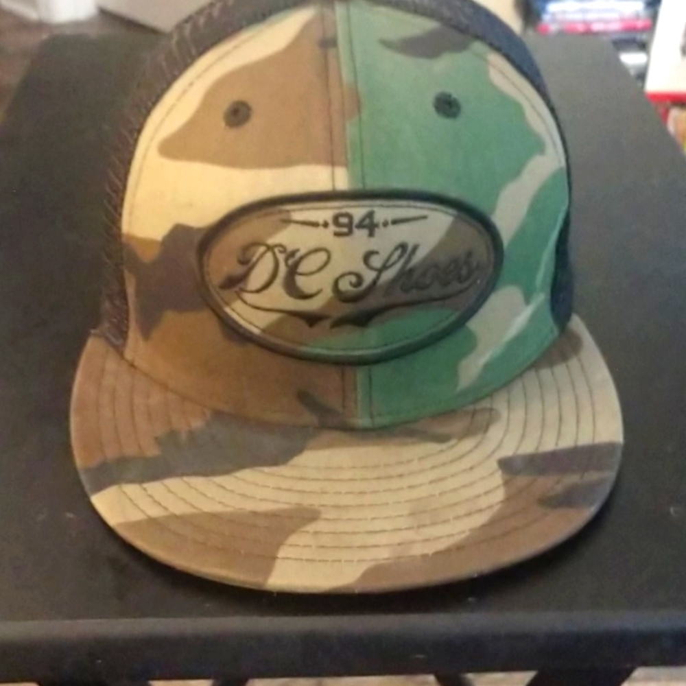 New Era DC Shoes fitted hat size 71/2